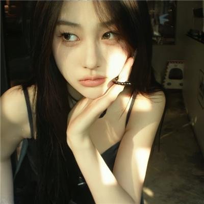 想踢沉迷男的女人